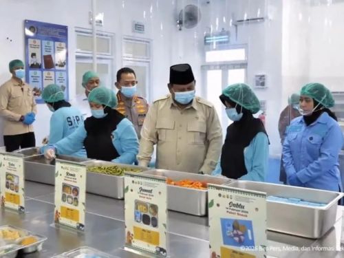 Presiden Prabowo Tinjau SPPG Polri di Palmerah, Minta Menu MBG Disajikan Hangat